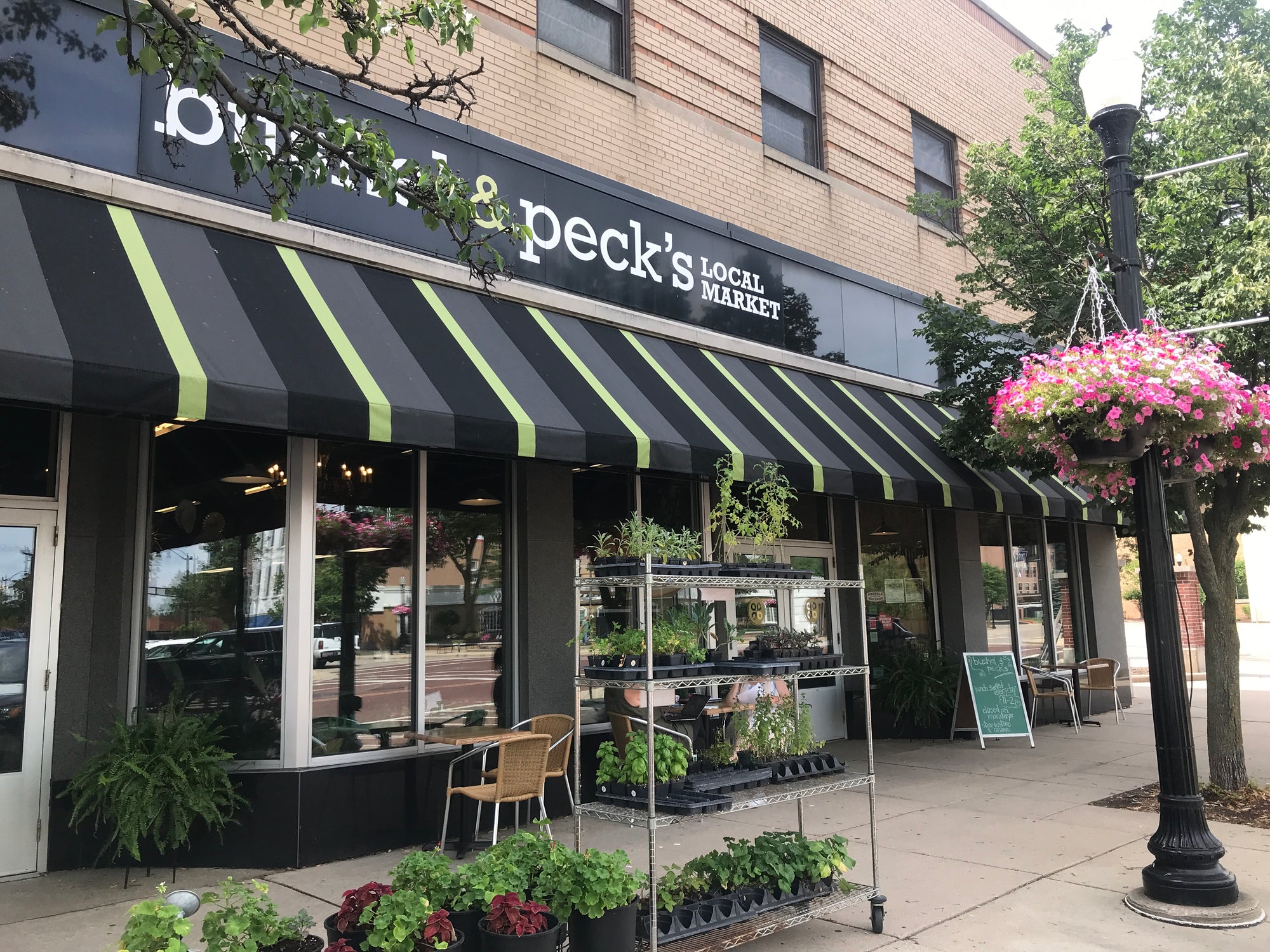 Happy Hour: Sunday Social at Bushel & Peck’s - October 18, 2026